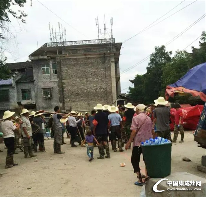 洪水無(wú)情人有情，松雅集成灶為龍山洪災(zāi)獻(xiàn)愛(ài)心