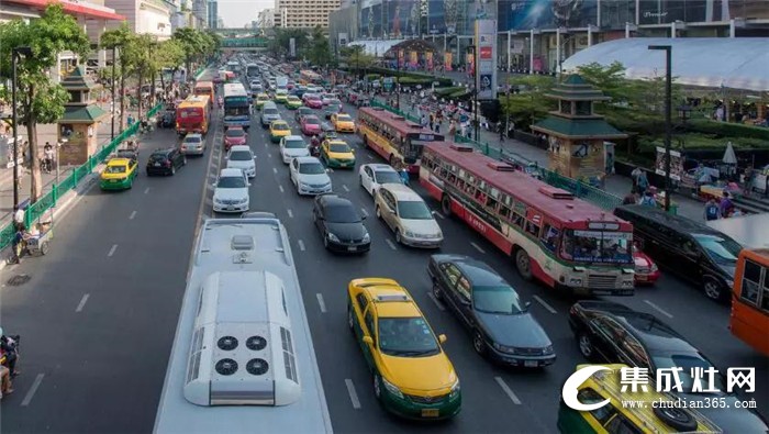 油煙堪比汽車尾氣！億田集成灶去除廚房污染！